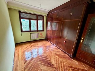 Piso en venta en Plaza España - Villa Pilar - Reyes Católicos - Vadillos en Burgos