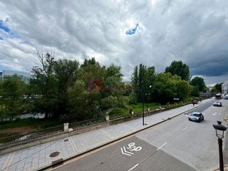 Piso en venta en Plaza España - Villa Pilar - Reyes Católicos - Vadillos en Burgos