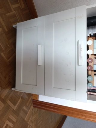 Librería IKEA BRIMNES blanca con cajones.
