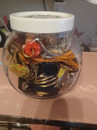 Bote de bisutería variado