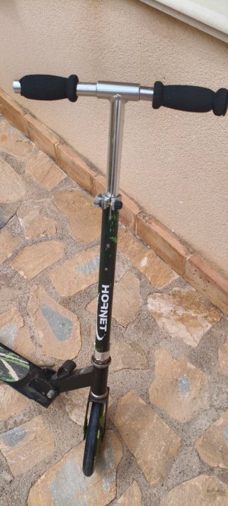 Patinete verde y negro