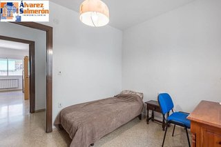 Piso en venta en Pajaritos - Plaza de Toros en Granada
