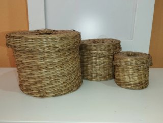 Cestas de mimbre redondas y ovaladas