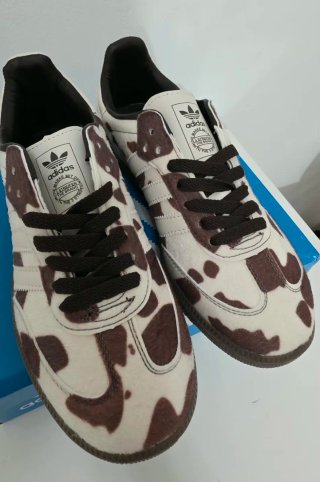 Zapatillas Adidas Marrón y Blanco