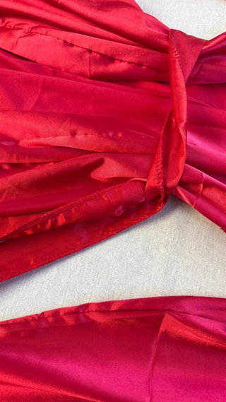 Bata roja satinada