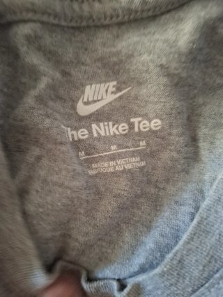 Camiseta Nike Gris