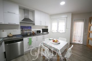 Casa adosada en venta en Tomelloso