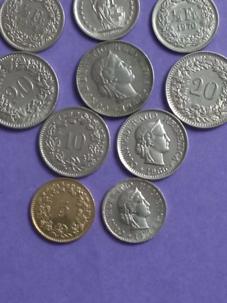 Lote de monedas suizas 12 unidades.
