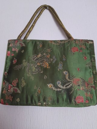 Lote 2 bolsos estilo chino verde y dorado
