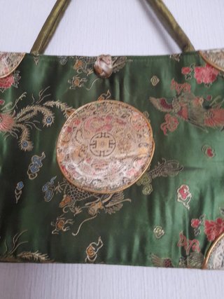 Lote 2 bolsos estilo chino verde y dorado