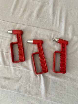 3 Martillos de emergencia rojos