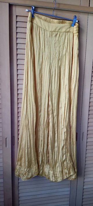 Pantalón Zara fluido raso dorado