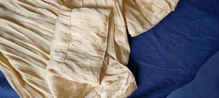 Pantalón Zara fluido raso dorado
