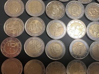 Lotto di 32 monete commemorative da 2 euro diverse e rare