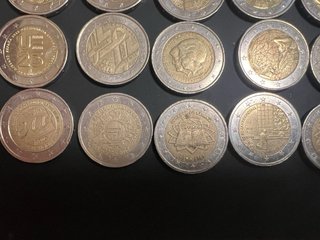 Lotto di 32 monete commemorative da 2 euro diverse e rare