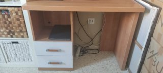 Silla Gaming Trust CXT Negra y escritorio madera