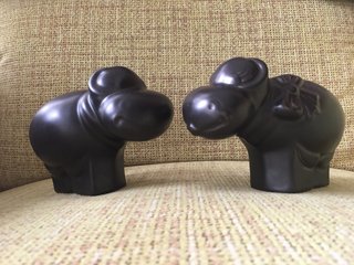Conjunto 2 hipopótamos decorativos negros