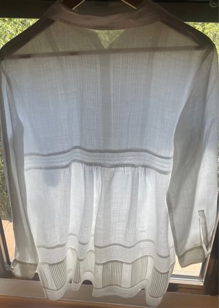 Blusa blanca con detalles