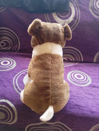 Peluche perro marrón y blanco