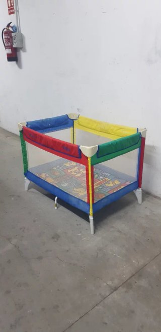 Parque cuna de viaje plegable