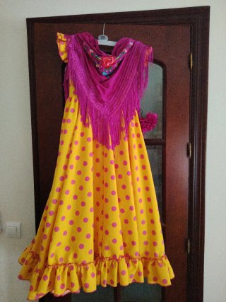 Traje gitana color albero y lunares  fucsia talla8