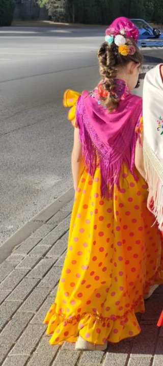 Traje gitana color albero y lunares  fucsia talla8