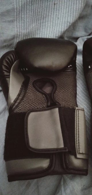 Pack Boxeo Everlast: Guantes 12 oz + Vendas