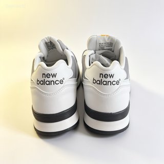 Zapatillas New Balance grises y blancas
