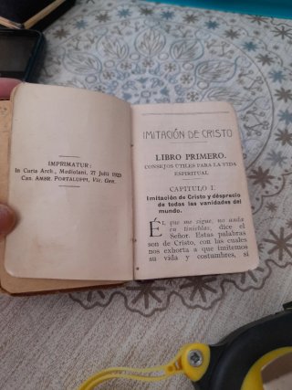 Lote artículos religiosos: libro y Fátima