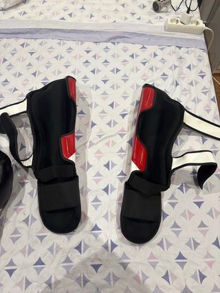 Guantes y espinilleras Muay Thai Custom Fighter