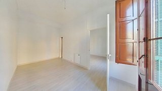 Piso en venta en El Camp de l'Arpa del Clot en Barcelona