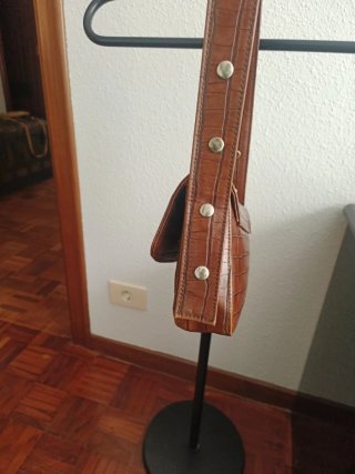 Bolso.  It's lava marrón efecto piel