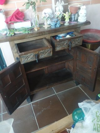 Mueble antiguo madera con puertas y cajones