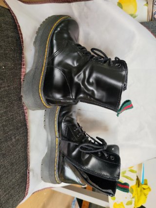 Botas Dr. Martens negras plataforma