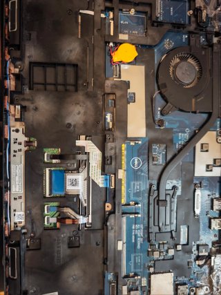 Dell Latitude 5580 i7 7ª Gen sin pantalla