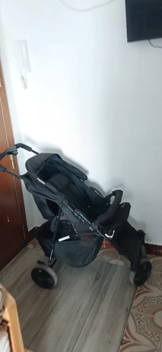 Carro de bebé negro