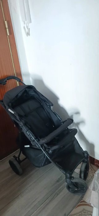 Carro de bebé negro