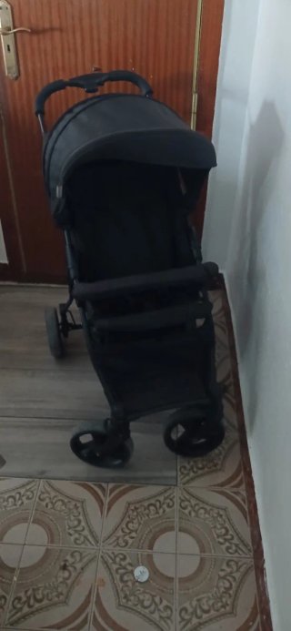 Carro de bebé negro