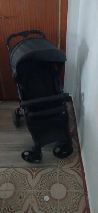 Carro de bebé negro