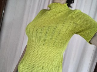 Top Mango cuello alto verde lima