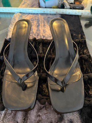 Zapatilla tacón negra