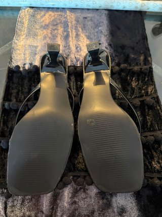 Zapatilla tacón negra