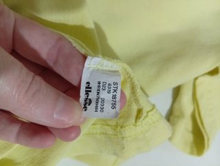 Camiseta gráfica ellesse amarilla talla S