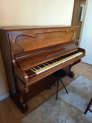 Piano vertical madera