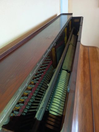 Piano vertical madera PLEYEL.