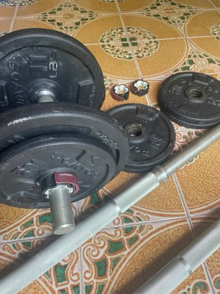 Juego de pesas 50 kg con barra y mancuernas