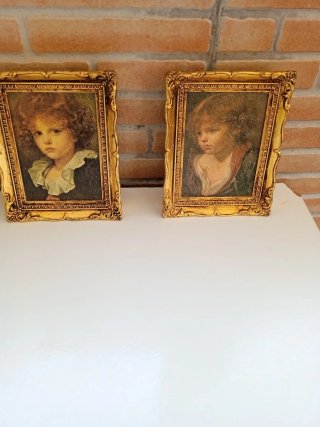 Pareja de cuadros infantiles dorados