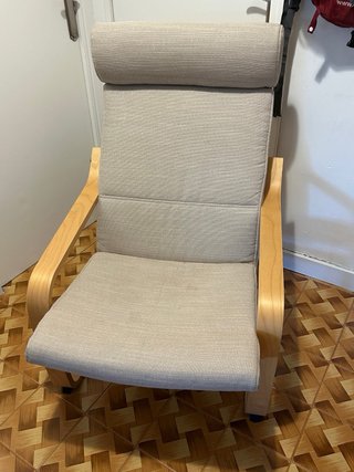 Butaca de tela y madera color beige