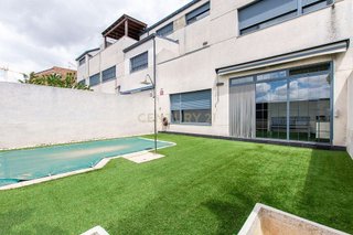 Casa adosada en venta en Parla Este en Parla