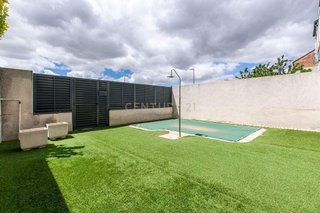 Casa adosada en venta en Parla Este en Parla